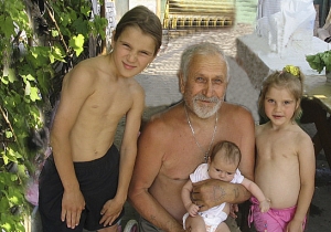 Христичев Иван с внуками